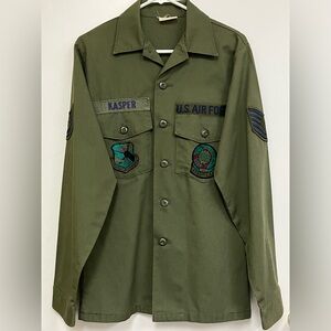 Vintage US Air Force Military Men's Green Utility Uniform Shirt with Patches